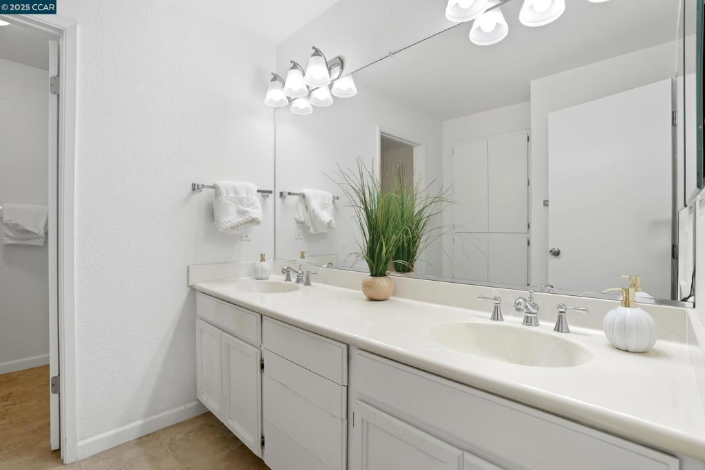 TRES LAGOS NORTH - Residential