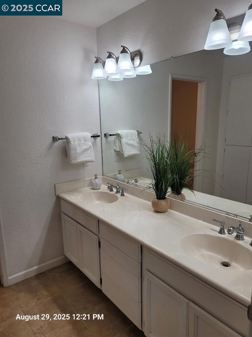 TRES LAGOS NORTH - Residential