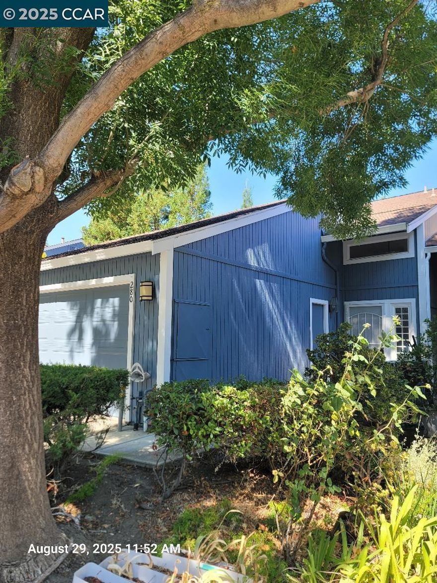 This is a highly desirable Tres Lagos North 4-bedroom, 3 full bathroom townhouse nestled in a city close, country quiet location.  Terrific, functional floorplan provides loads of versatility for families both young and old.  Enjoy the community swimming pool, tennis courts and clubhouse.  This beautiful home is located close to numerous walking trails, convenient shopping, dining, parks, and has quick, E-Z access to the freeway.  Show and SELL!