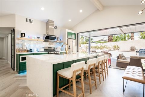 Photo of 575 N Burton Way, Palm Springs, CA 92262 (MLS # AR26033305)