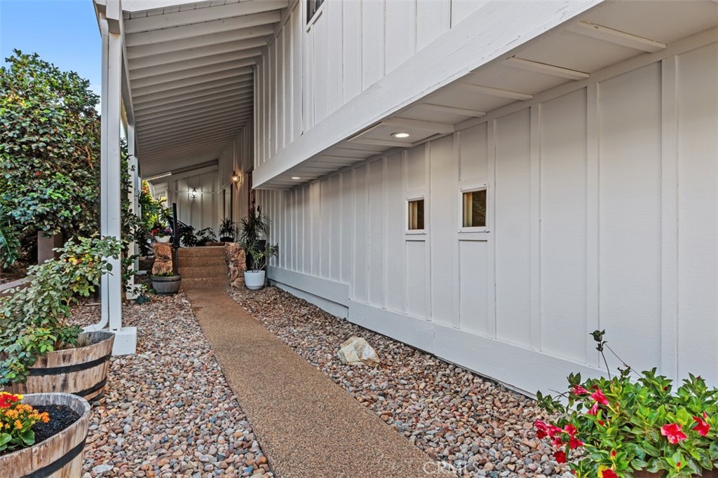 775 Old Oak Ridge