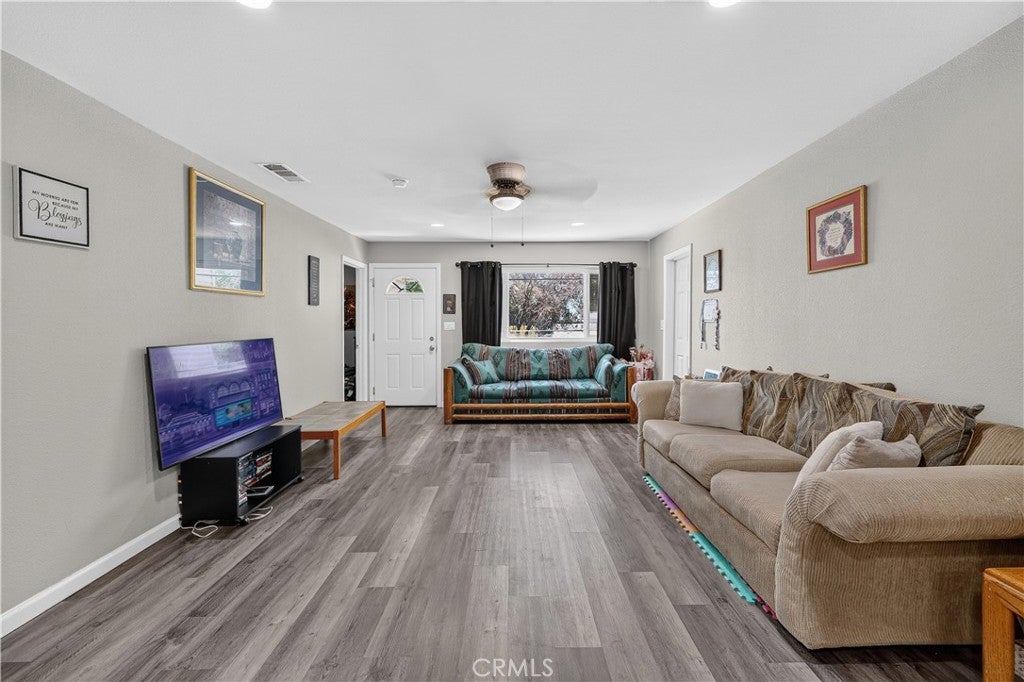 1565 E Santa Fe