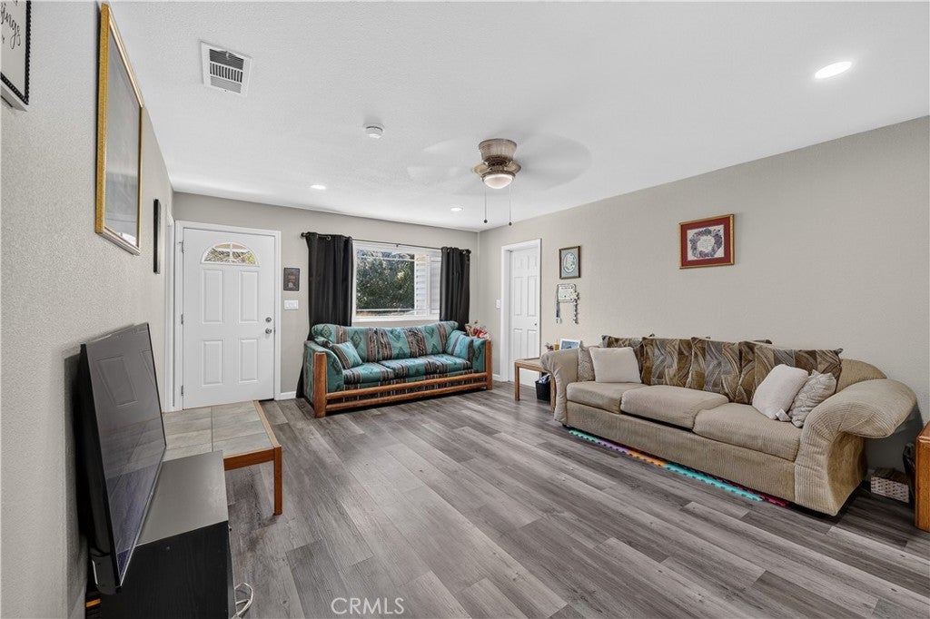 1565 E Santa Fe