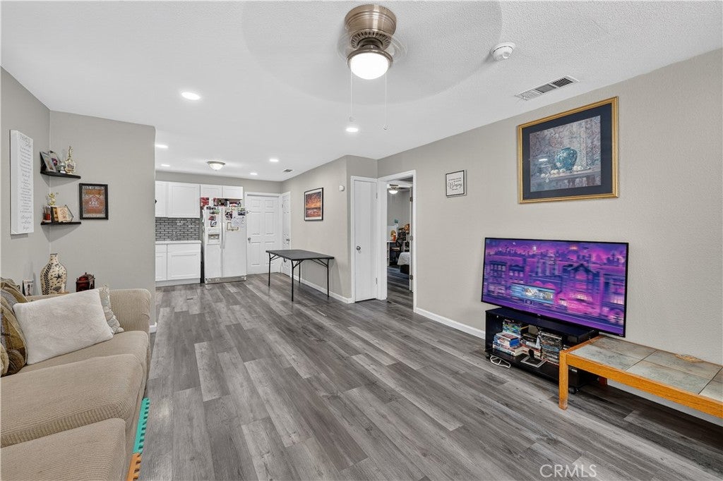 1565 E Santa Fe