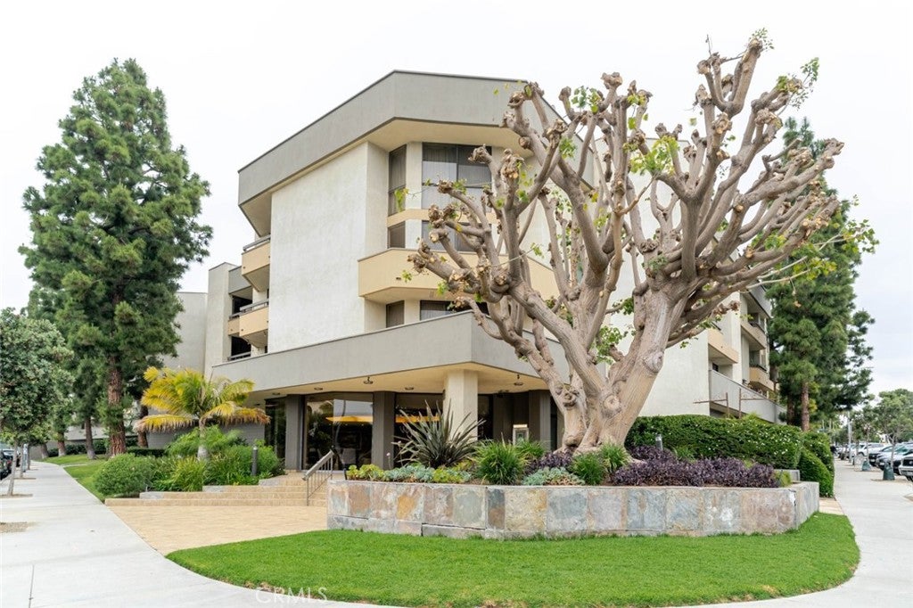 750 S Spaulding Avenue 129, Los Angeles CA 90036