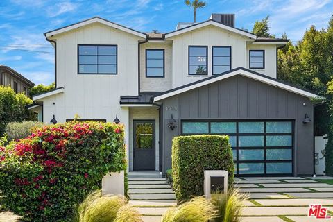 Photo of 4915 Agnes Avenue, Valley Village, CA 91607 (MLS # 26673611)