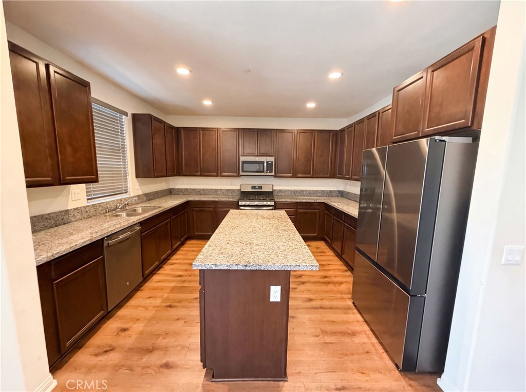 1182 Woodbury