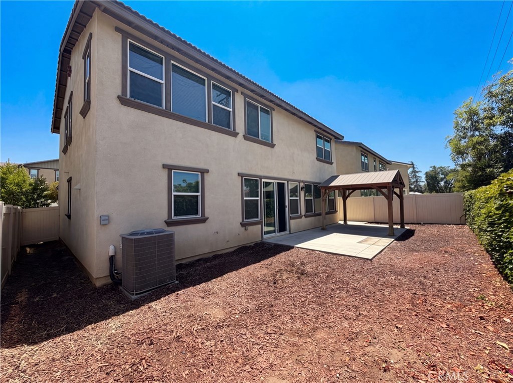 1182 Woodbury