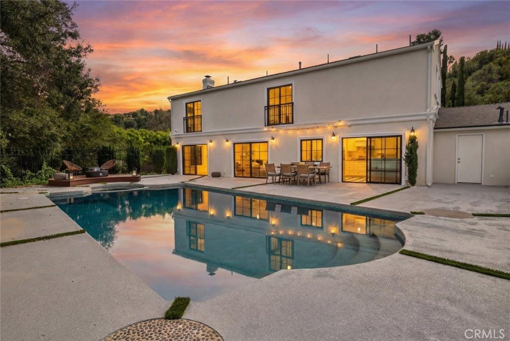 Photo of 16717 Encino Hills Drive Dr, Encino, CA 91436 (MLS # SR26121152)
