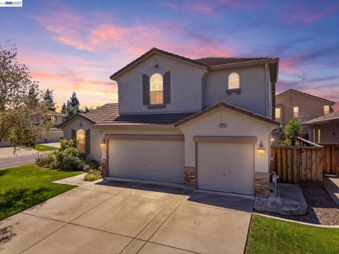 Photo of 9569 Nicole Ln LN, Elk Grove, CA 95758 (MLS # 41146394)