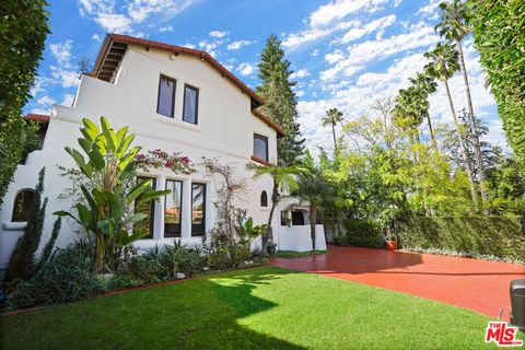 Photo of 309 N Doheny Drive, Beverly Hills, CA 90211 (MLS # 25622825)