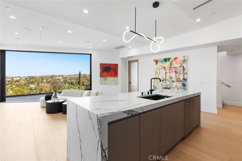 5130 Medina Road Woodland Hills CA 91364