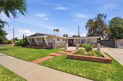 Photo of 2040 N Kalsman AVE, Compton, CA 90222 (MLS # DW26101103)