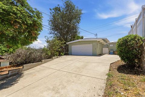 Photo of 395 San Roque Dr, Escondido, CA 92025 (MLS # 260010511SD)