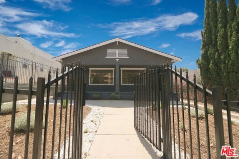 Photo of 2510 S Bronson Avenue, Los Angeles, CA 90018 (MLS # 26979233)