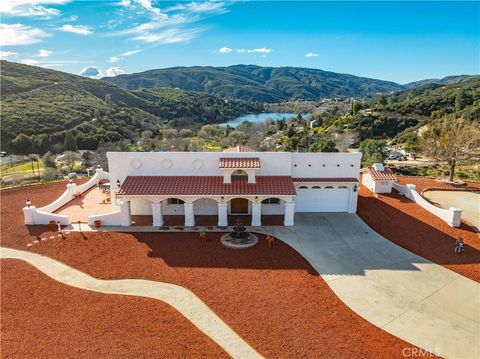 Photo of 43738 Mountain View Rd Rd, Lake Hughes, CA 93532 (MLS # SR26035374)