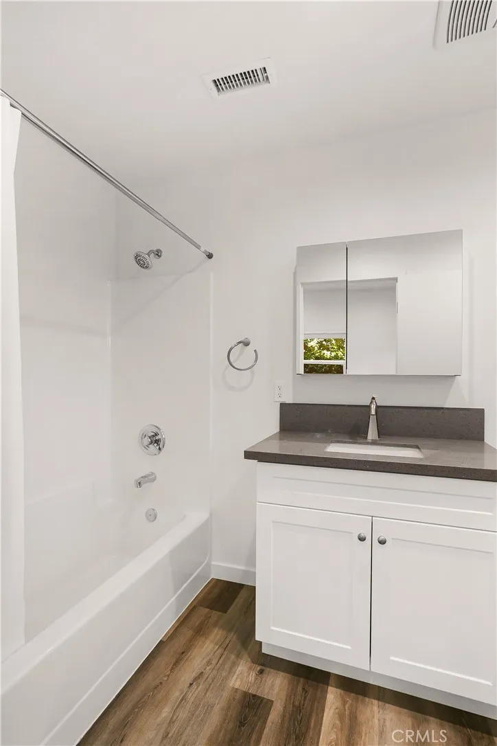 Orange, California 92868, United States, 2 Bedrooms Bedrooms, ,1 BathroomBathrooms,Residential,Contingent,140777