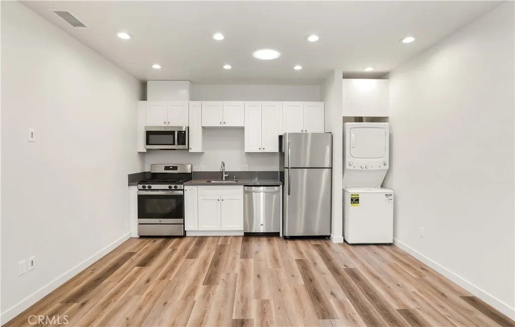 Orange, California 92868, United States, 2 Bedrooms Bedrooms, ,1 BathroomBathrooms,Residential,Contingent,140777