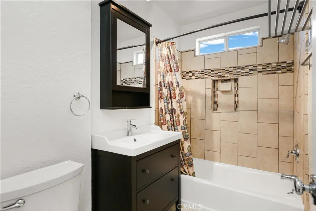 Orange, California 92868, United States, 2 Bedrooms Bedrooms, ,1 BathroomBathrooms,Residential,Contingent,140777