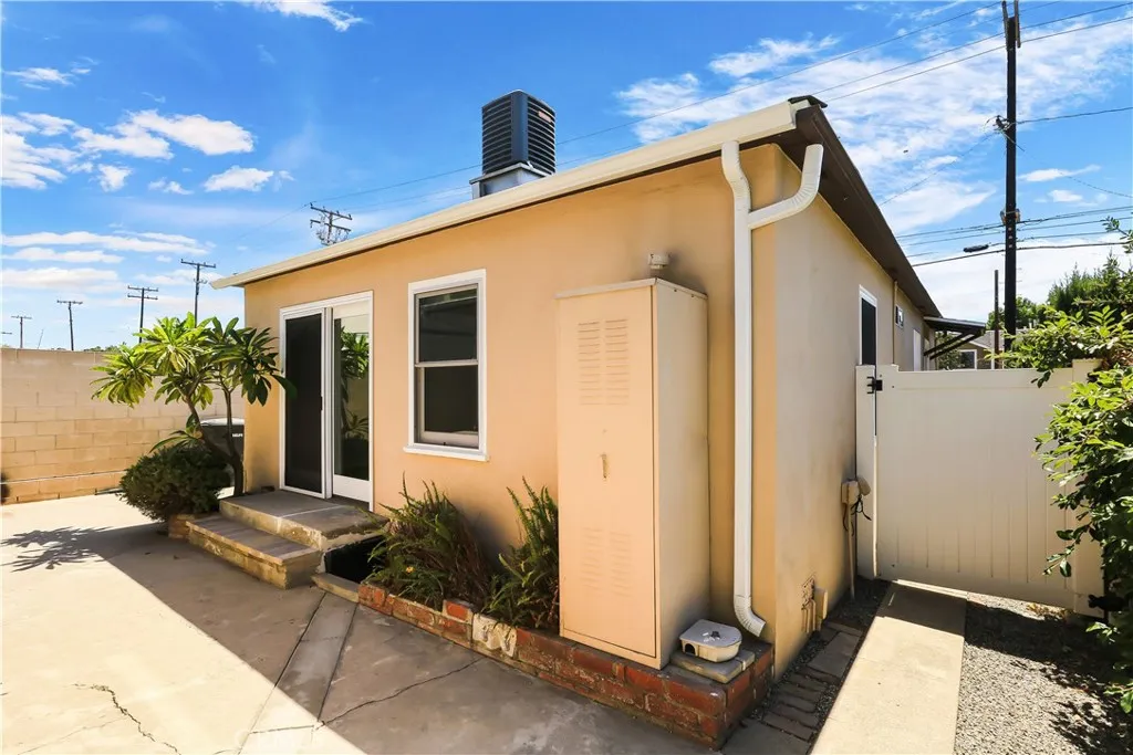 Orange, California 92868, United States, 2 Bedrooms Bedrooms, ,1 BathroomBathrooms,Residential,Contingent,140777