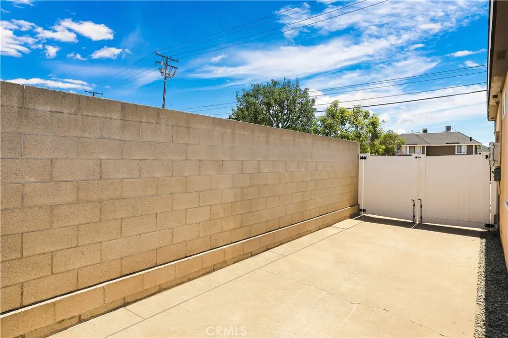 Orange, California 92868, United States, 2 Bedrooms Bedrooms, ,1 BathroomBathrooms,Residential,Contingent,140777