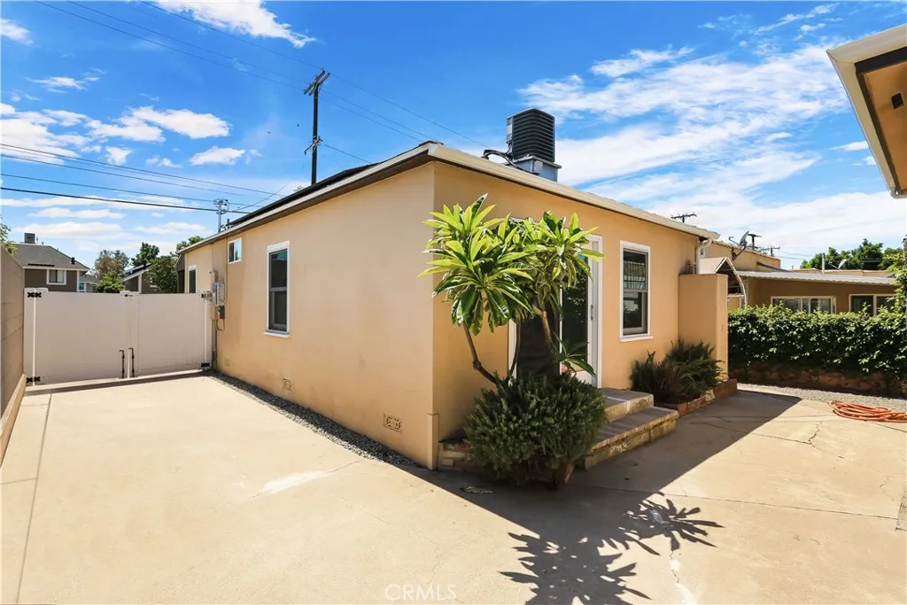Orange, California 92868, United States, 2 Bedrooms Bedrooms, ,1 BathroomBathrooms,Residential,Contingent,140777