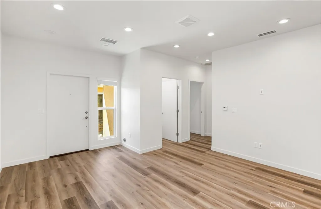 Orange, California 92868, United States, 2 Bedrooms Bedrooms, ,1 BathroomBathrooms,Residential,Contingent,140777