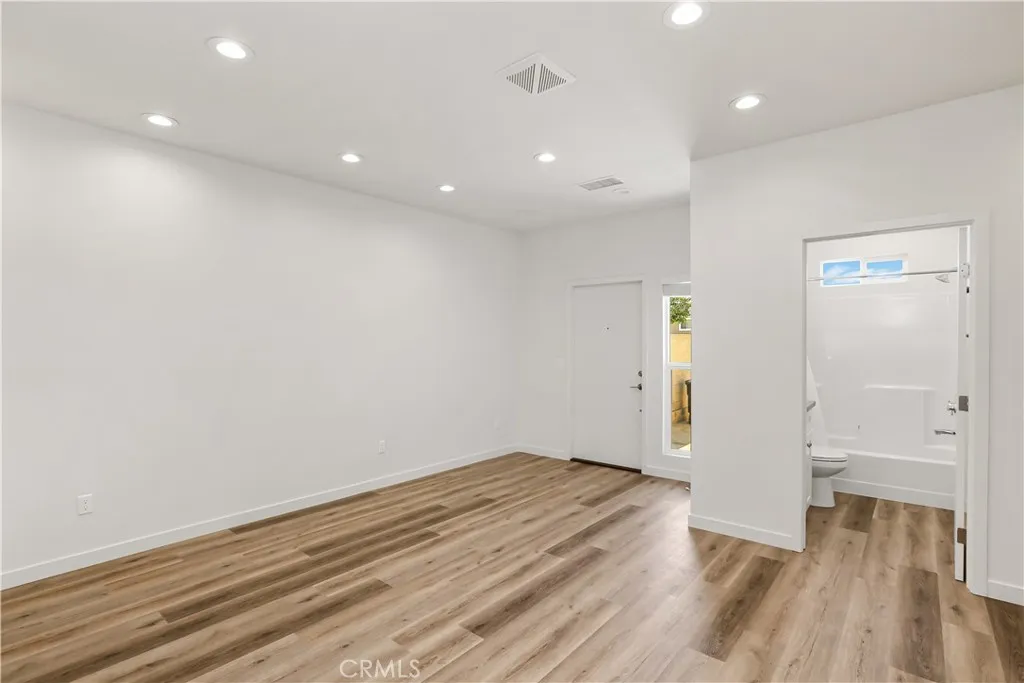 Orange, California 92868, United States, 2 Bedrooms Bedrooms, ,1 BathroomBathrooms,Residential,Contingent,140777