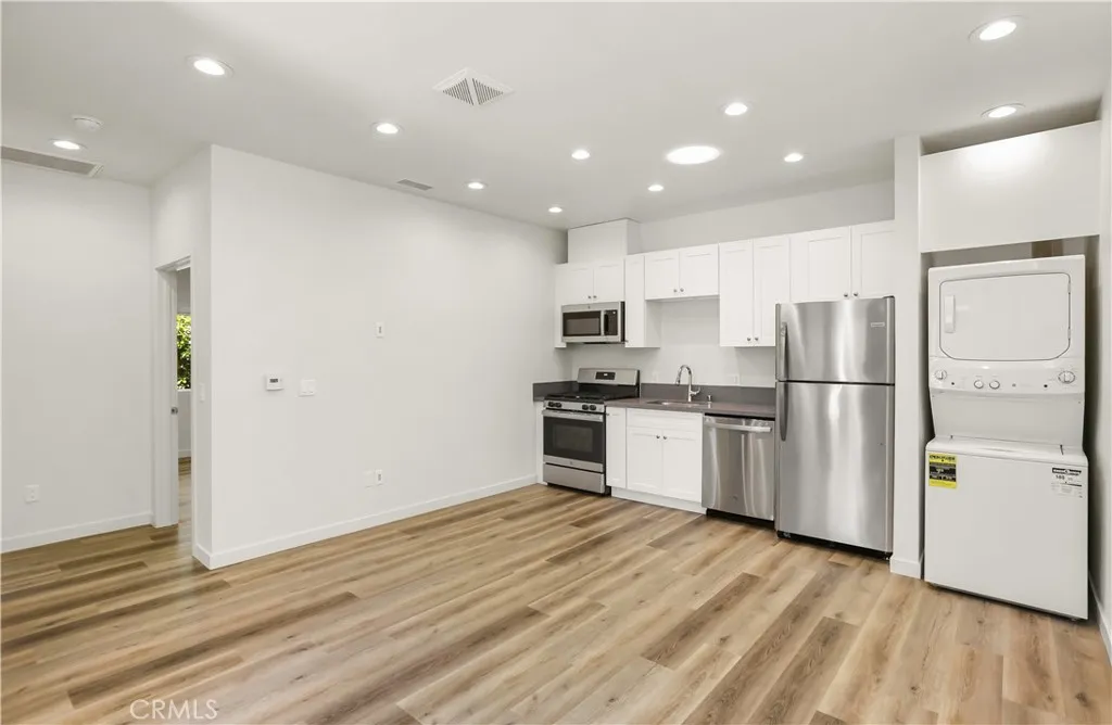 Orange, California 92868, United States, 2 Bedrooms Bedrooms, ,1 BathroomBathrooms,Residential,Contingent,140777