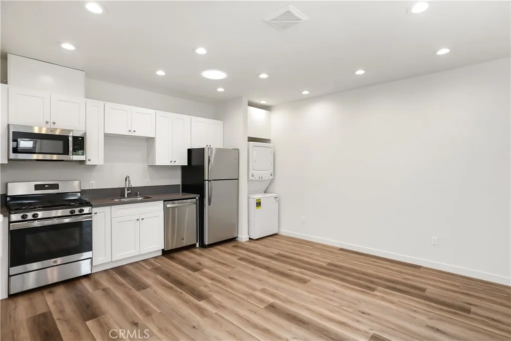 Orange, California 92868, United States, 2 Bedrooms Bedrooms, ,1 BathroomBathrooms,Residential,Contingent,140777