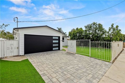 Photo of 8028 Coldwater Canyon Avenue, North Hollywood, CA 91605 (MLS # SR26054443)