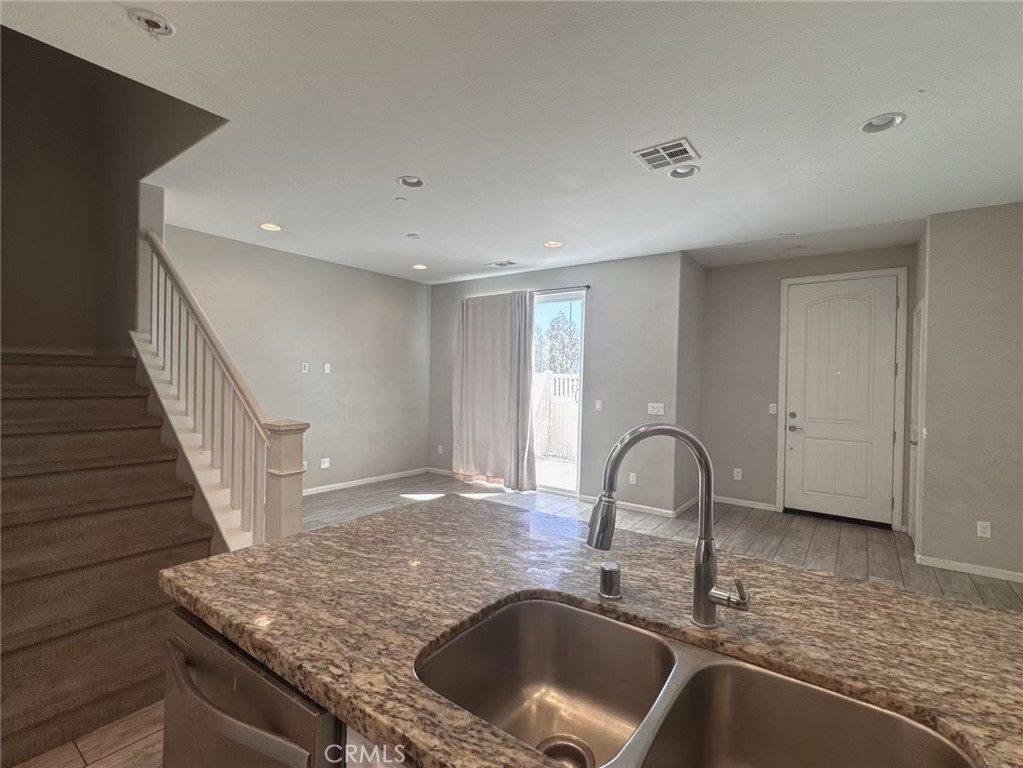 44107 Calle Luz