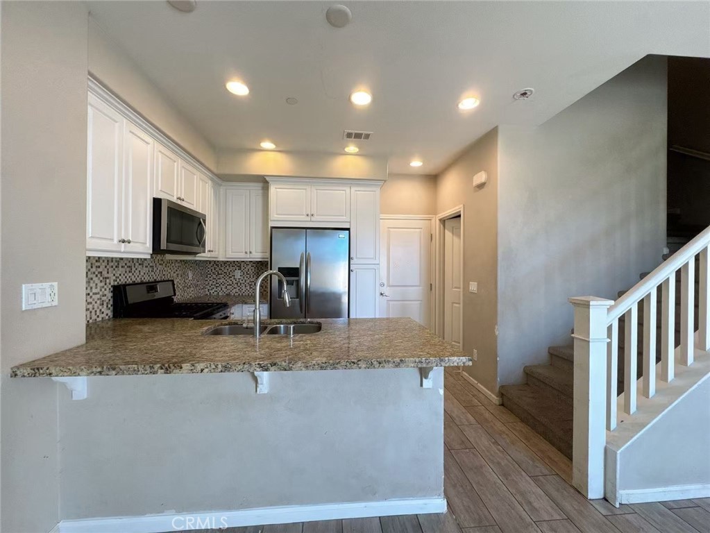 44107 Calle Luz