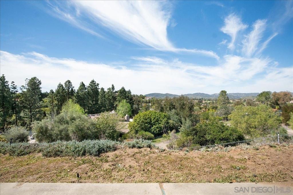 Photo of 17526 Saint Andrews Dr, Poway, CA 92064 (MLS # 260006307SD)