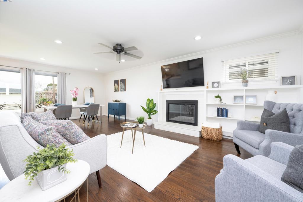 1338 Thais Ln