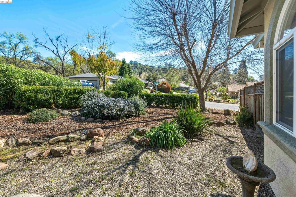17800 Rolling Oaks Dr.