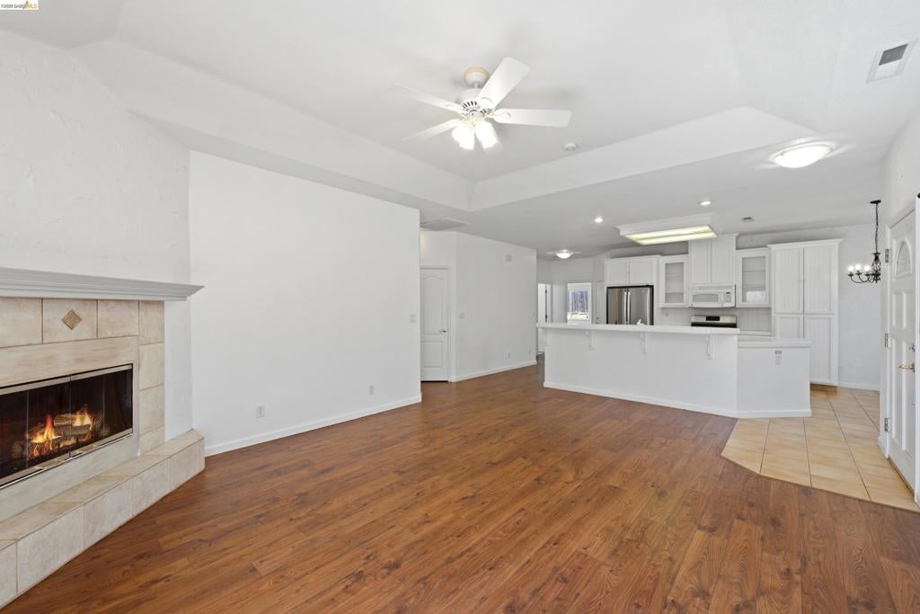 17800 Rolling Oaks Dr.