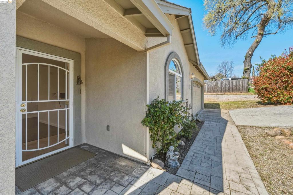 17800 Rolling Oaks Dr.