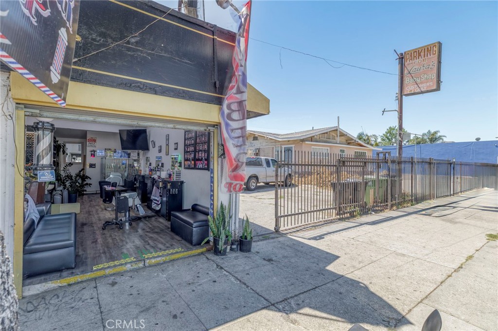 618 W Florence Avenue