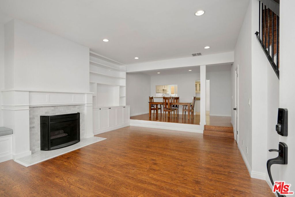 Photo of 13948 Moorpark Street #4, Sherman Oaks, CA 91423 (MLS # 25579853)