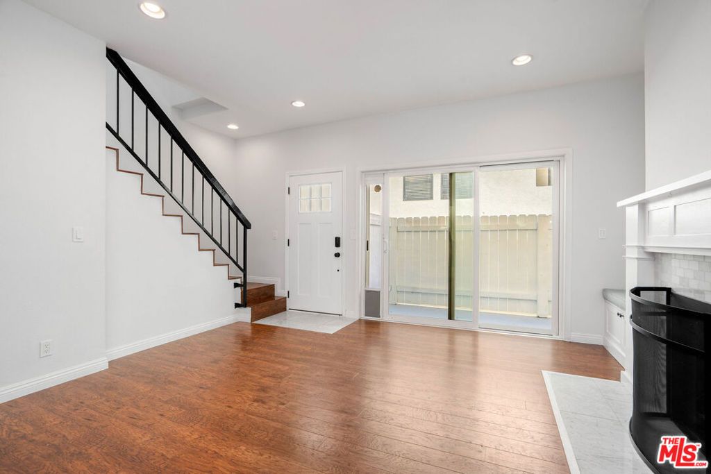 Photo of 13948 Moorpark Street #4, Sherman Oaks, CA 91423 (MLS # 25579853)