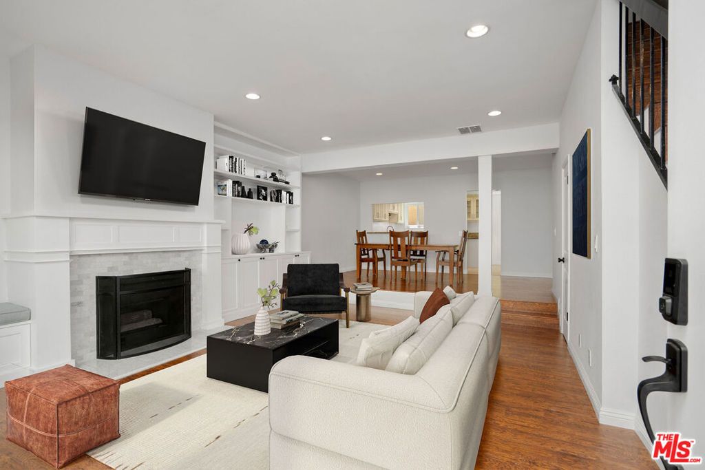 Photo of 13948 Moorpark Street #4, Sherman Oaks, CA 91423 (MLS # 25579853)