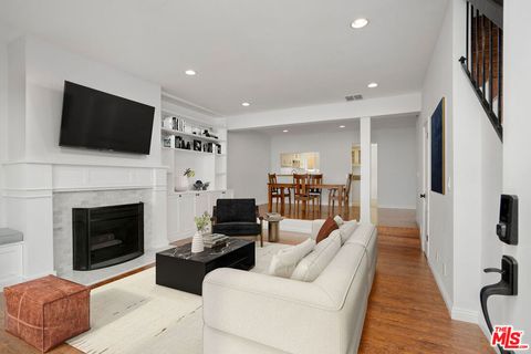 Photo of 13948 Moorpark Street #4, Sherman Oaks, CA 91423 (MLS # 25579853)