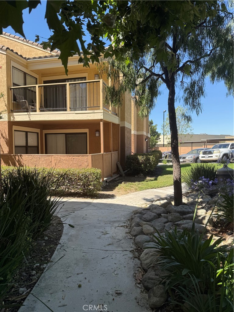 Well kept 1 bedroom, 1 bath Borgata condo. Come home and enjoy the friendly layout of this ground floor unit. Features kitchen with bar seating that is open to living and dining area. Nice sized living room leads onto the covered patio area. Bedroom with ample closet space, laminate wood floors and direct access to bathroom that features walk-in shower and linen storage. Small laundry closet includes a stacked washer/dryer unit. Private patio area, gated community, close to freeway and shopping.