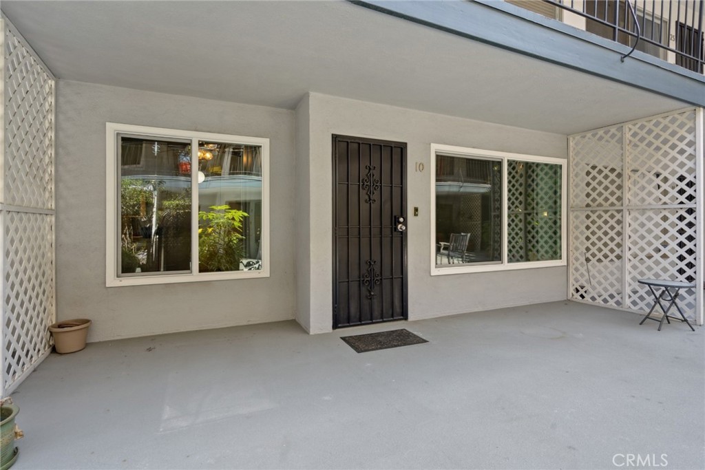 120 Alamitos Avenue 10