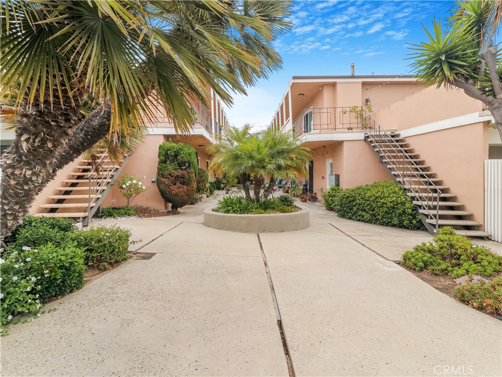 218 224 Lomita