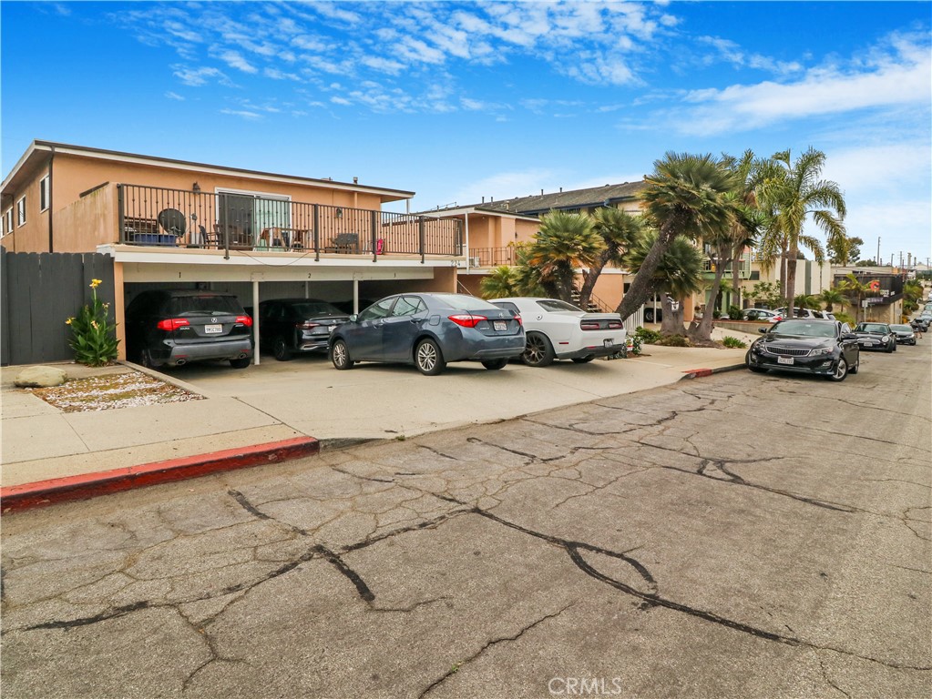 218 224 Lomita