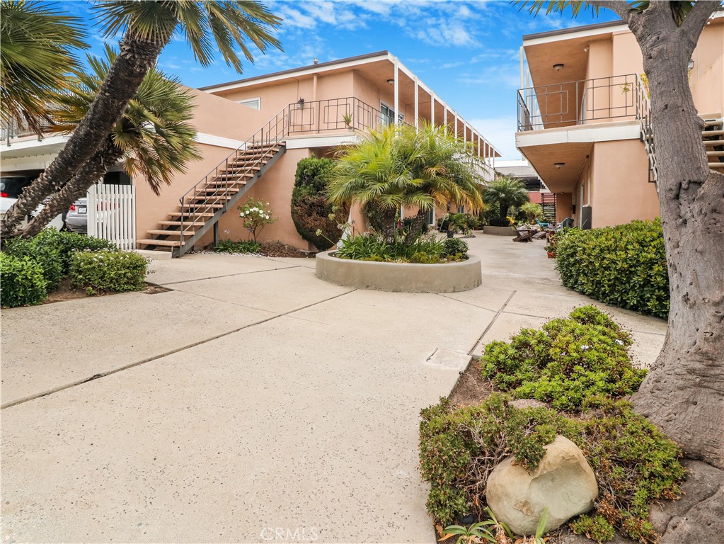 218 224 Lomita