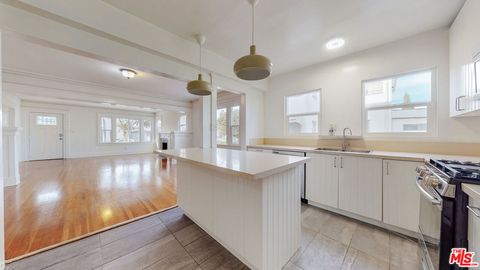 Photo of 1436 S Norton Avenue #1, Los Angeles, CA 90019 (MLS # 25610943) Photo of 1436 S Norton Avenue #1, Los Angeles, CA 90019 (MLS # 25610943)