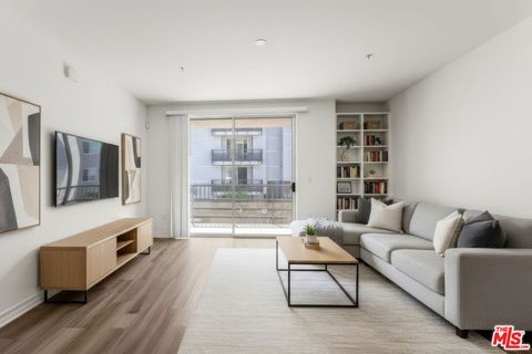 Photo of 629 Traction Avenue #314, Los Angeles, CA 90013 (MLS # 26639043)